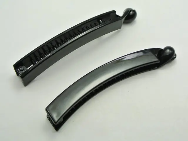 Pince à cheveux en plastique noir